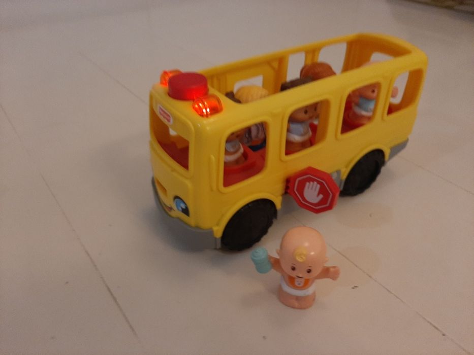 Autobus Little People interaktywny, plus figurki 6 dzieci