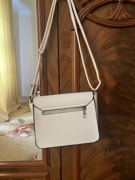 Жіноча сумка біла