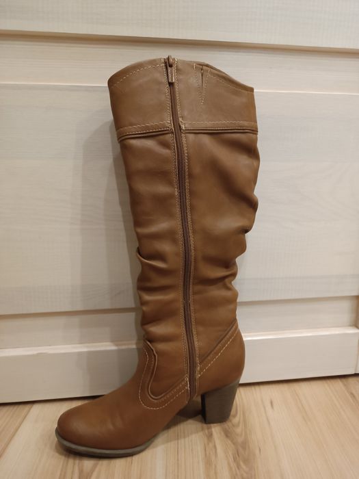 Kozaki na obcasie Clara Barson 38