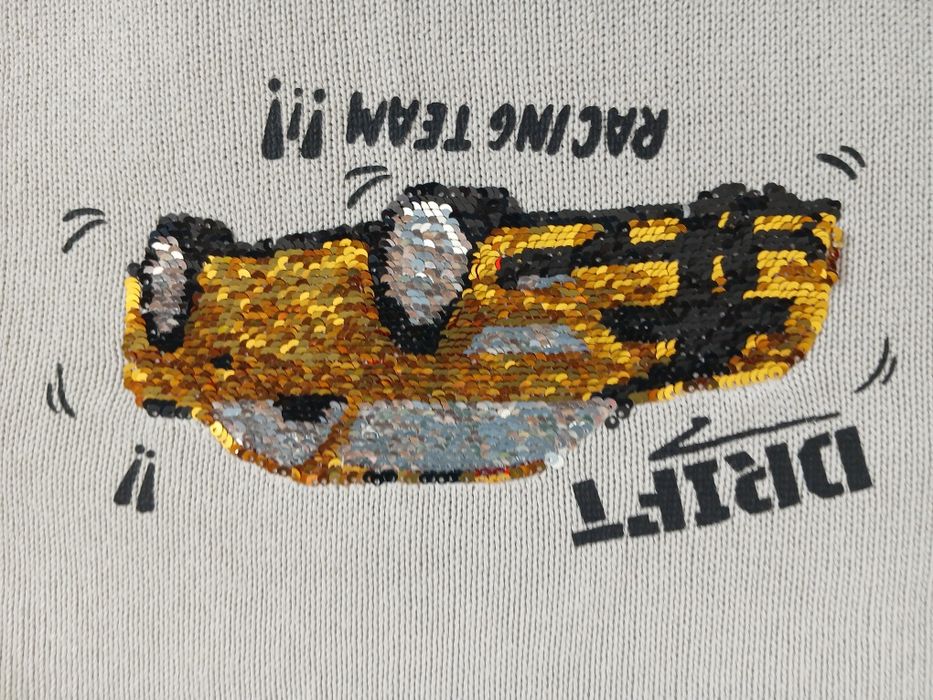 Sweter z cekinami