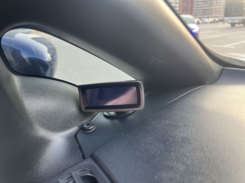 Nissan Leaf в отличном состоянии.
