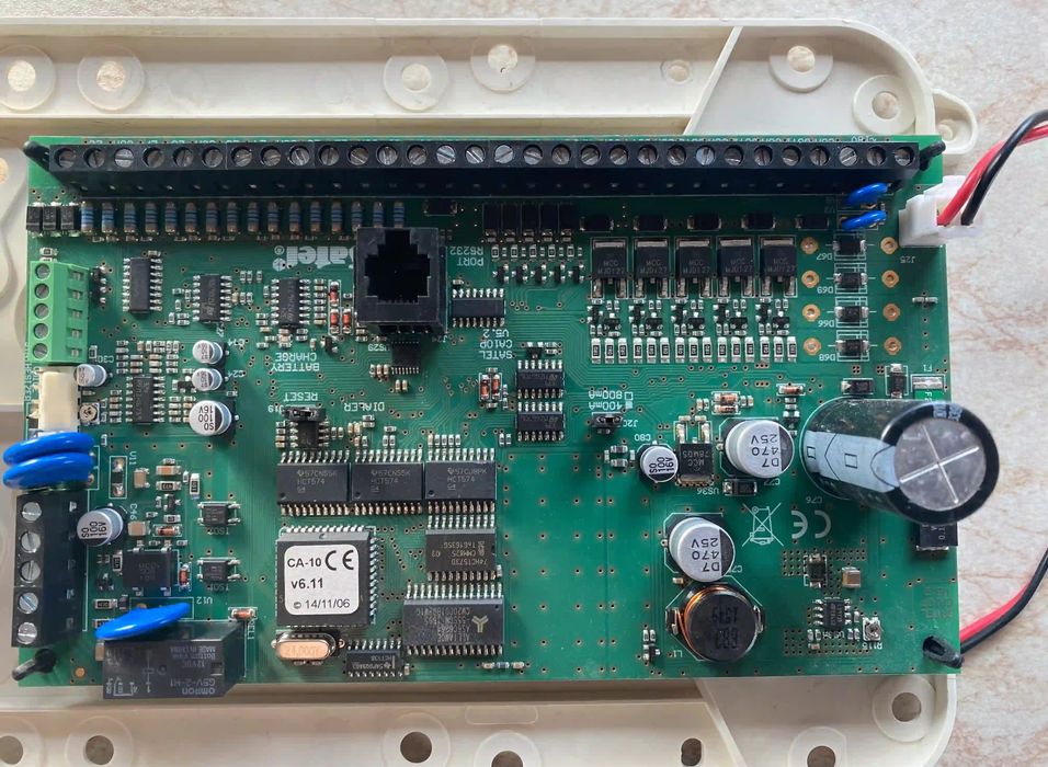 SATEL Centrala alarmowa z powiadamianiem SMS Super okazja – Super stan