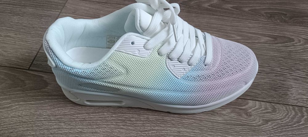 Buty sportowe damskie