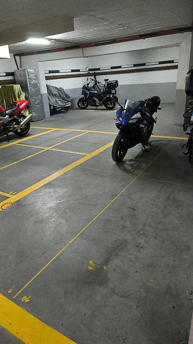 Aluga-se parqueamento para motas