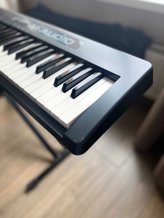 Повнорозмірна міді midi клавіатура M-Audio Keystation 88 комплект