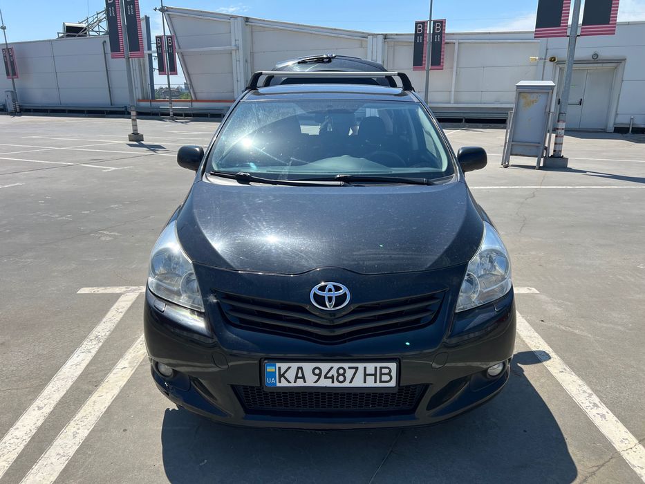 Продаж Toyota Verso 2011