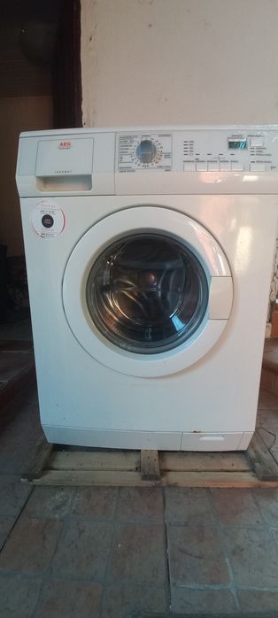 Máquina de lavar roupa AEG