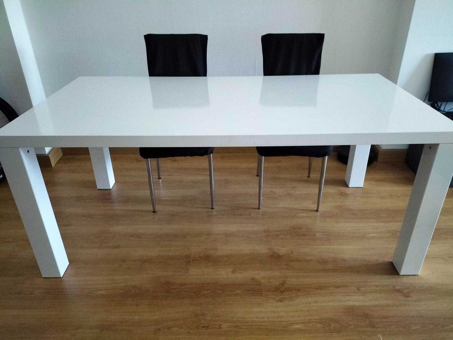 Mesa de sala de jantar Ikea em excelente estado