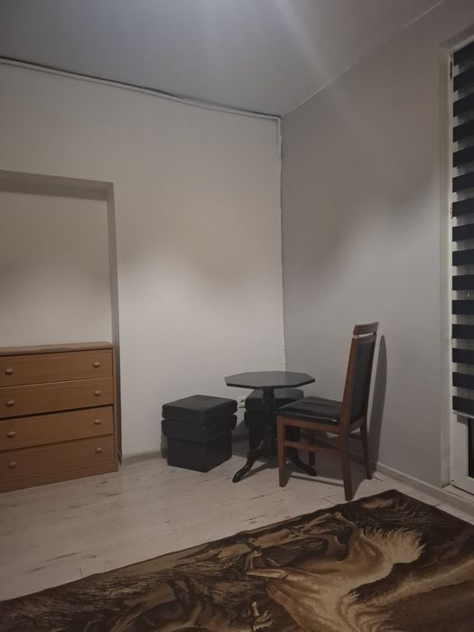 Wynajmę pokój dla kobiety lub pary.