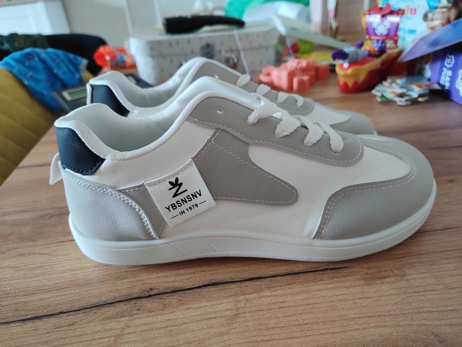Buty szaro-białe