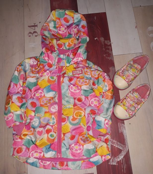 Яркий комплект next в карамельки 86-92см куртка ветровка и кеды