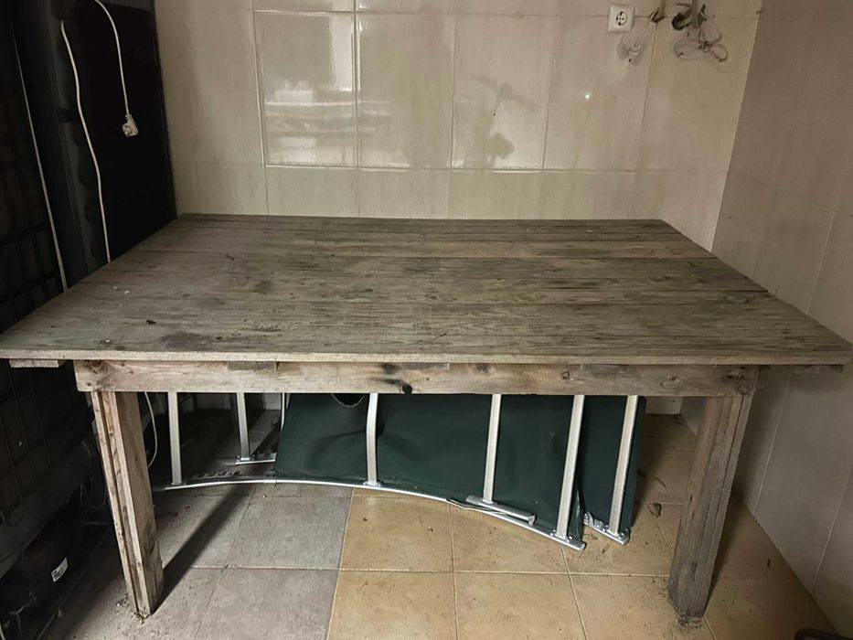 Mesa de madeira exterior