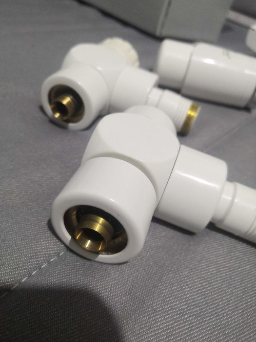 Zawór kątowy EXCLUSIVE GZ 1/2 16x2 PEX SCHLOSSER głowica termostatyczn