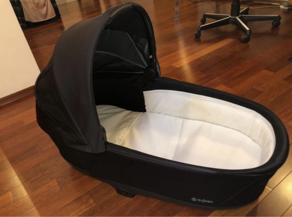 Piękna czarna Gondola luksusowy klasyk marki Cybex Priam 4.0 Lux