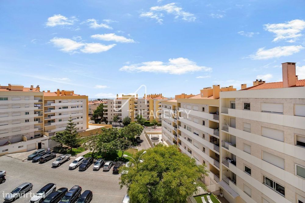 Amplo Apartamento T3+1 no Último Andar nos Jardins da Parede