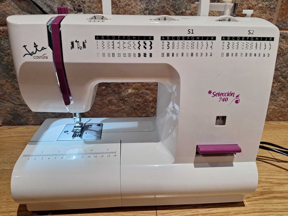 Máquina de costura Jata 740