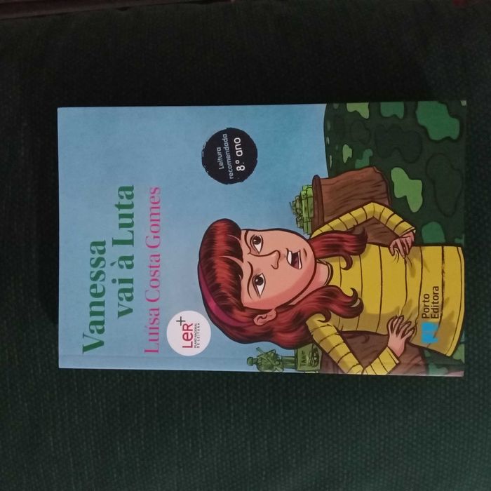 Livro infantil" Vanessa vai à Lua" e Banda desenhada