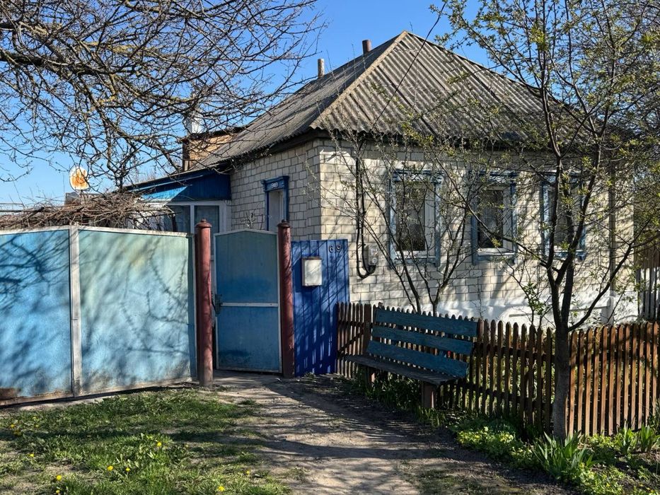 Продається будинов в центрі міста Буринь