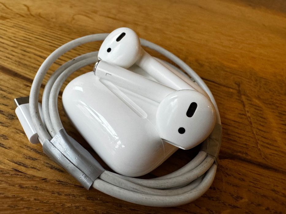 Продам годинник Apple Watch та навушники AirPods