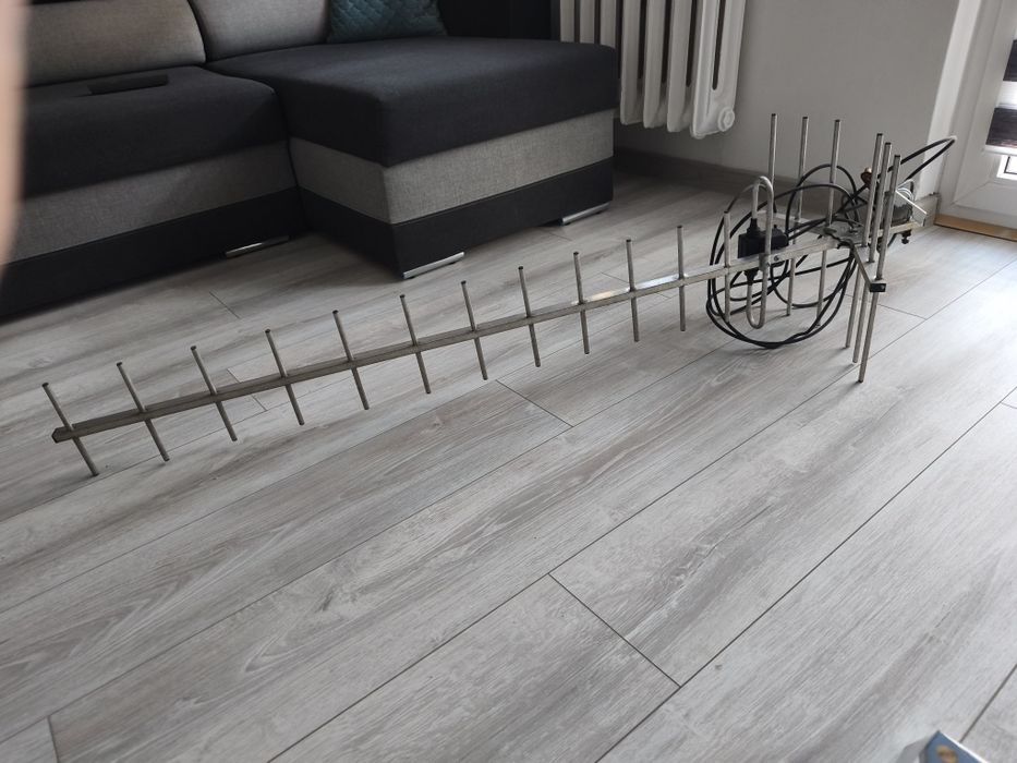 Tuner DVB-T2 + antena tv naziemnej