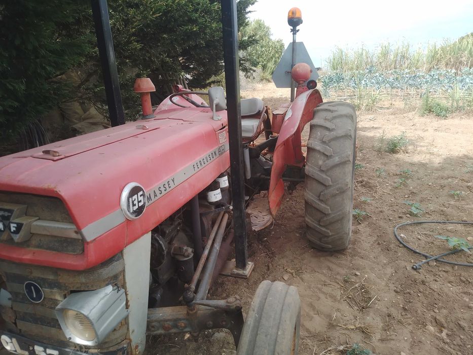 Trator Massey  Fergunson 135