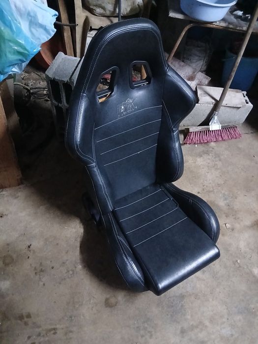 Backets de carro em bom estado