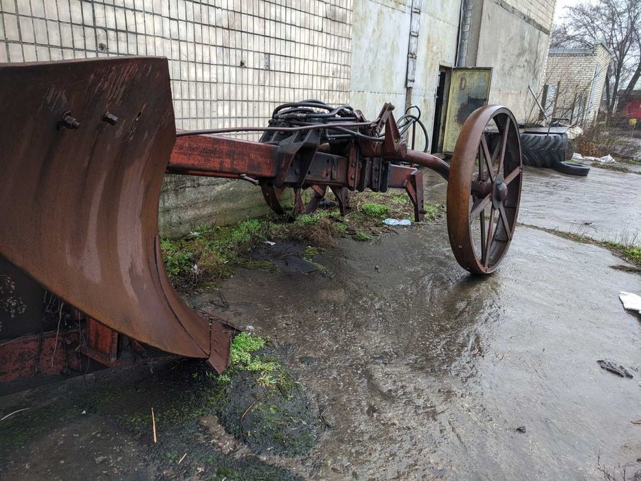 Плантажный плуг корчеватель