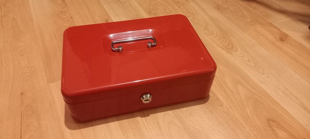 Cofre vermelho sem chave