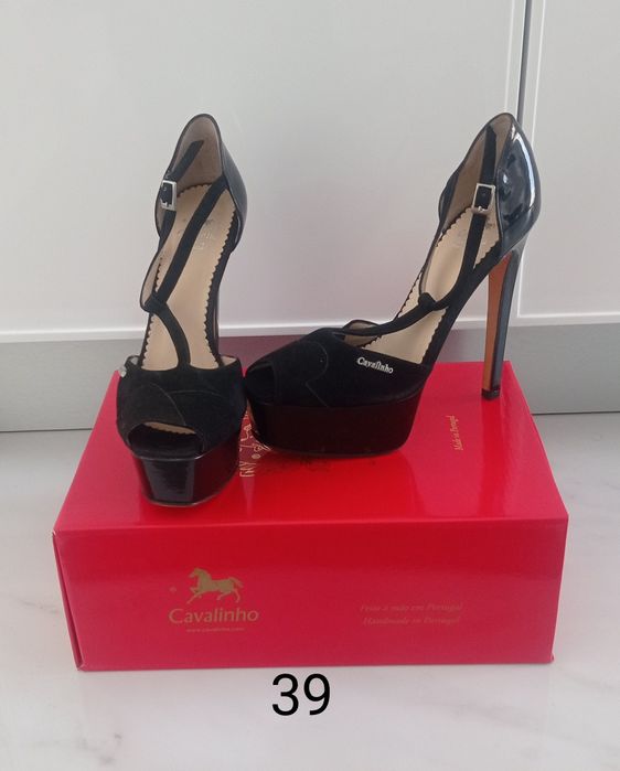 Sandálias salto cavalinho