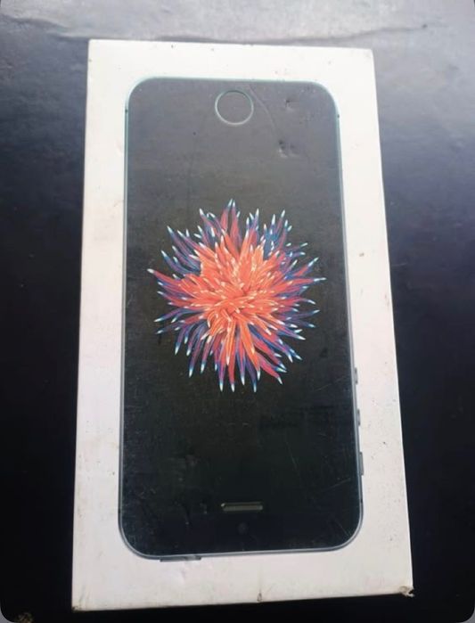 Продам мобільний телефон IPhone SE