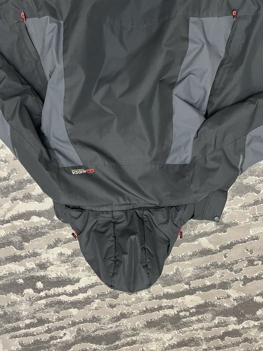 Лижная куртка.