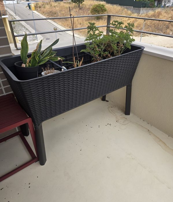 Horta ou floreira elevada em polyrattan 30 litros em  antracite / rattan