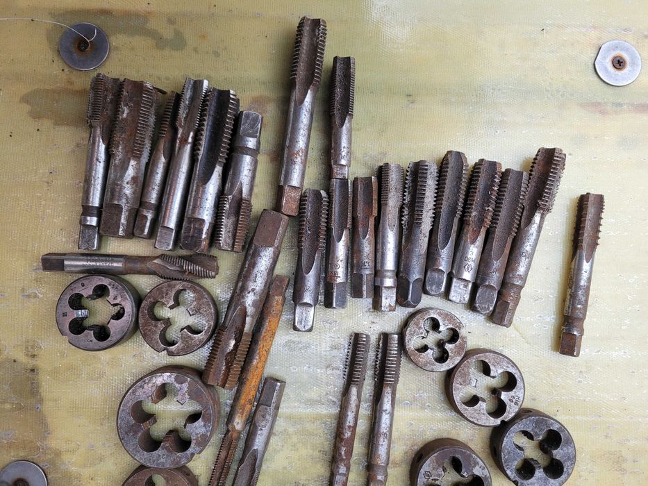 Плашки , метчики, лерки ссср р6м5, р18.