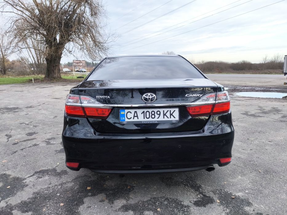 Продам Toyota Camry офіційна.