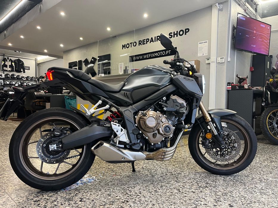 Honda CB 650 RA de 2023 Absolutamente como Nova. Com 1280 Kms. Extras