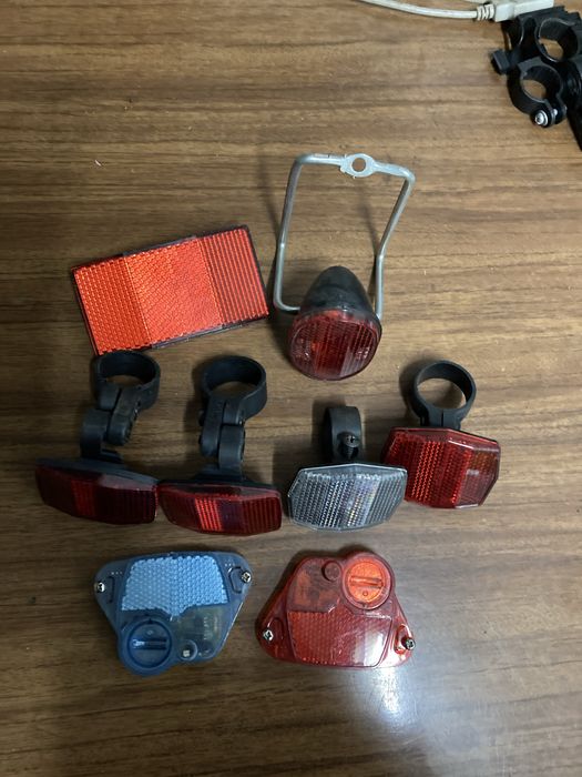Катафоты - отражатели на велосипед .