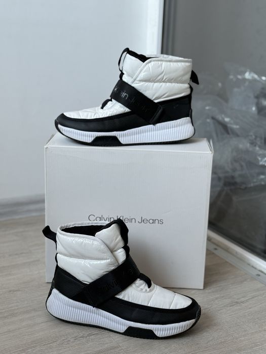 Стильні зимові дутики calvin klein