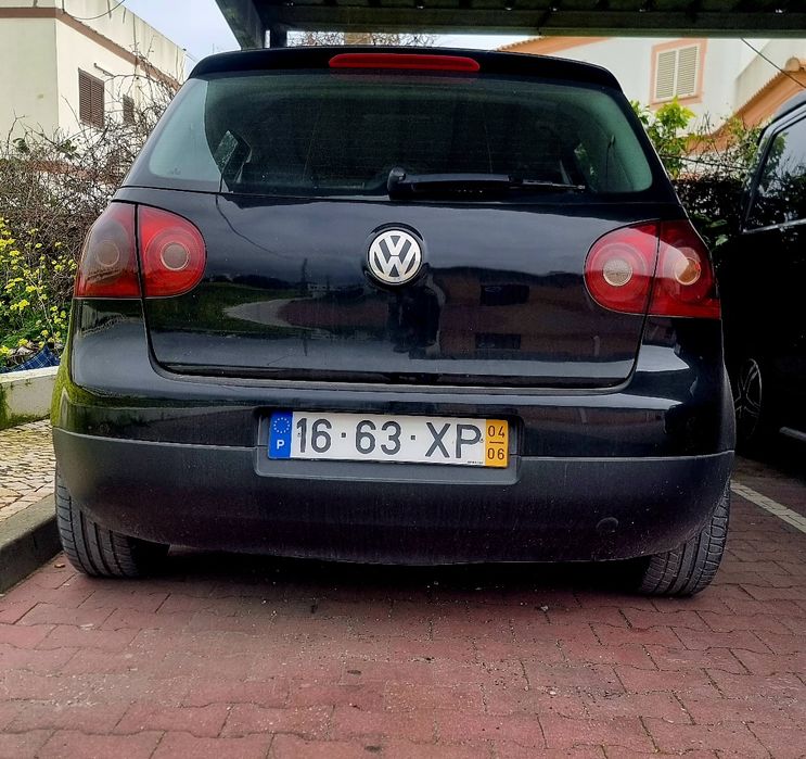 Volkswagen Golf 5  em bom estado