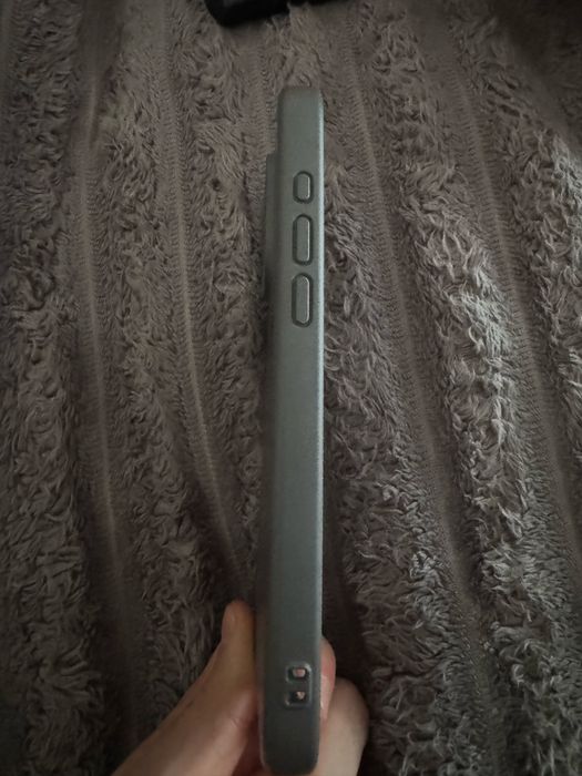 Сірий чохол на Iphone 15 pro max