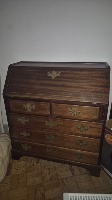 Escrivaninha cômoda