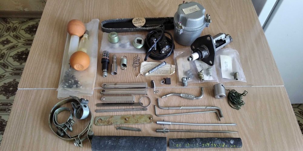 Автозапчасти, новые, советские.