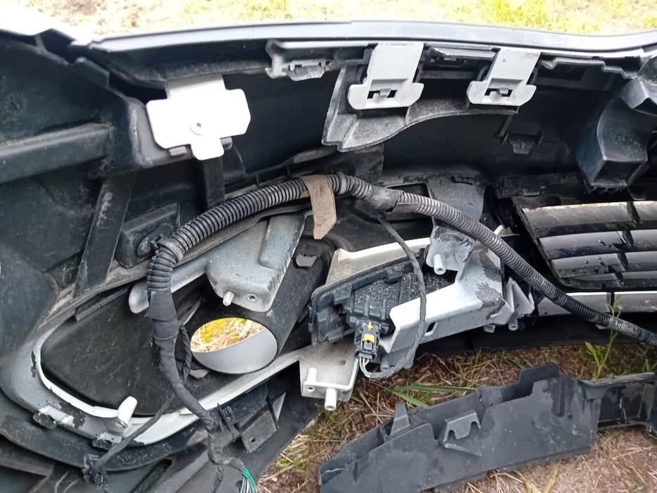 Sprzedam  Zderzak Przedni  BIAŁY RENAULT MEGANE 3 III LIF