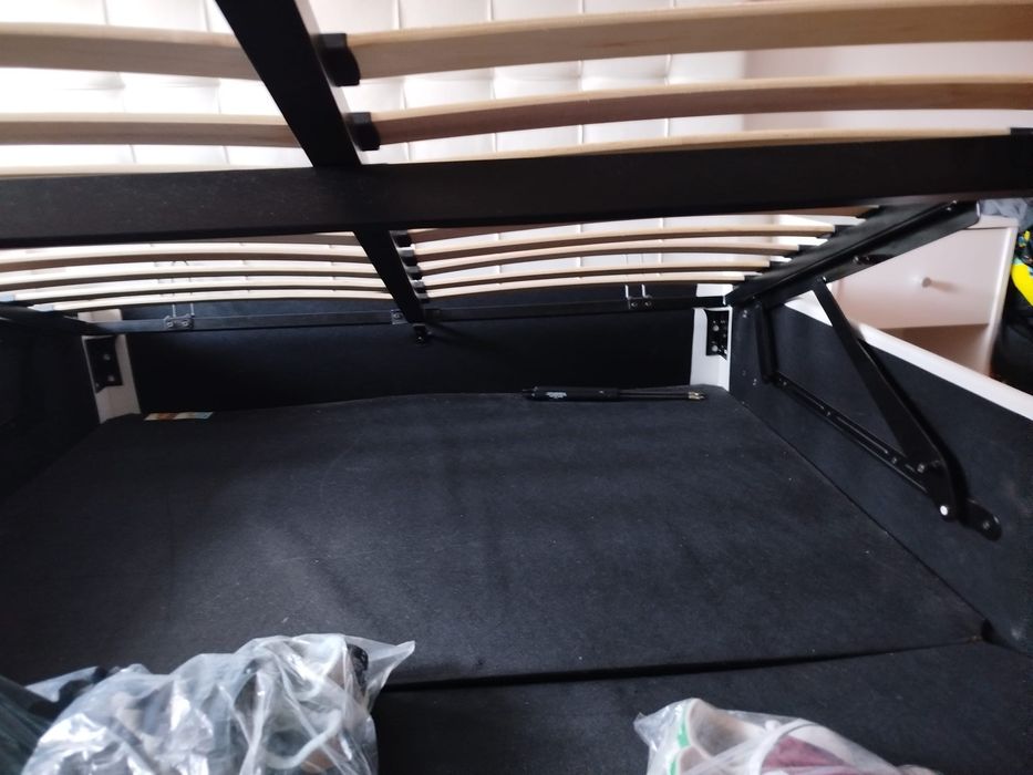 Cama branca sommie+estrado