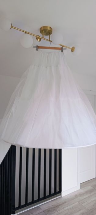 Suknia Ślubna klasyczna elegancka gipiura boho
