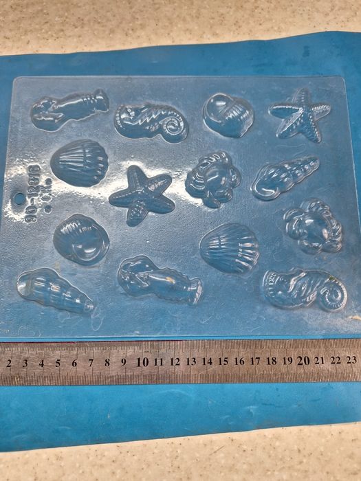 Пластиковые формы для шоколада и мастики.