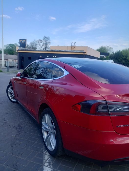 Tesla Model S 2016