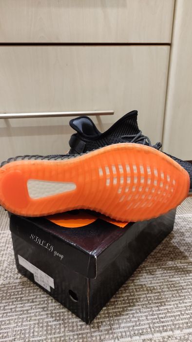 Кросівки чоловічі