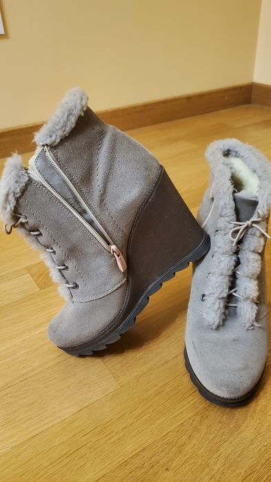 Теплі стильні черевички на танкетці