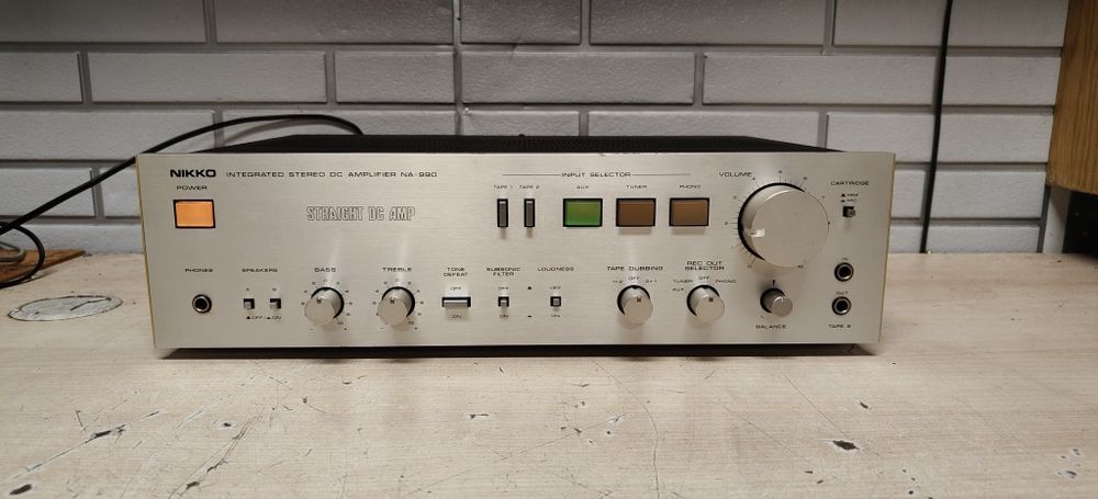 Potężny wzmacniacz NIKKO NA-990.
