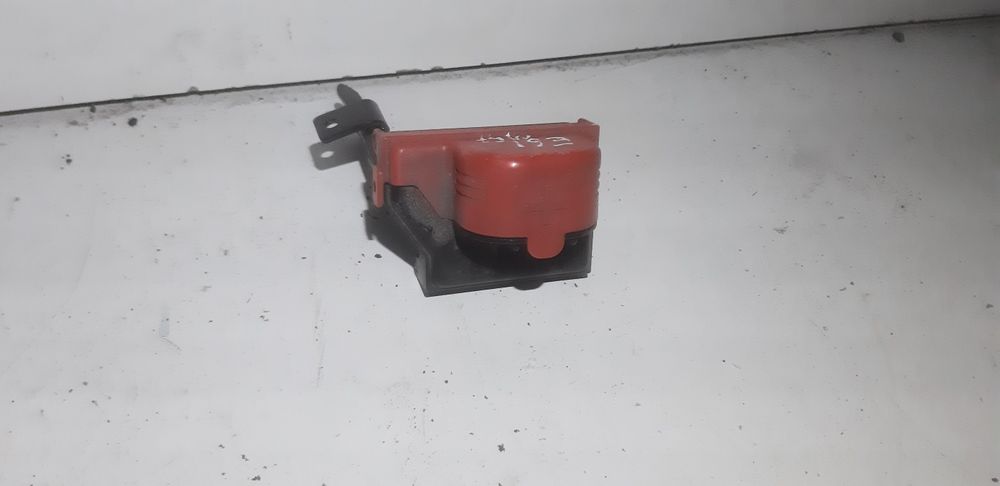 BMW E60 E61 punkt plus akumulatora  klema pod maską silnika